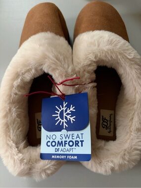 dearfoams Brown Faux-Suede Slippers with Cream Faux-Fur Lining